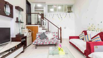 Deluxe-Apartment | Wohnbereich | Fernseher