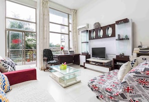 Deluxe-Apartment | Wohnbereich | Fernseher