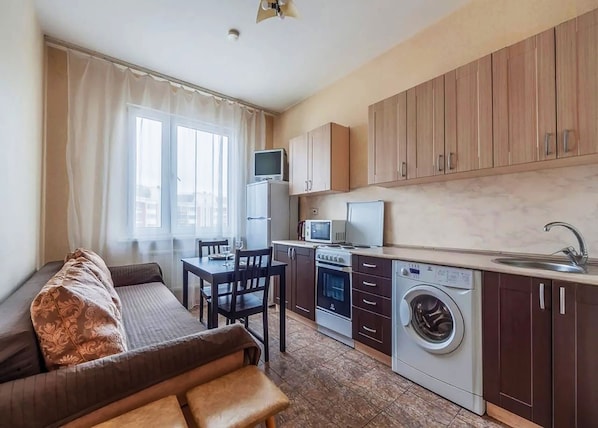 Standard-Apartment | Eigene Küche | Großer Kühlschrank, Mikrowelle, Herdplatte