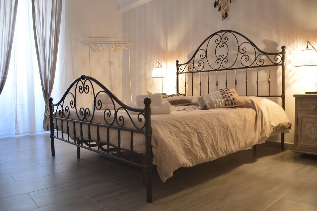 Romantic Quadruple Room, Private Bathroom (camera 3) | 1 bedroom, premium bedding, down comforters, desk