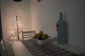Habitació quàdruple Deluxe, bany privat (Camera 2) | Cuina compartida | Cafetera i tetera