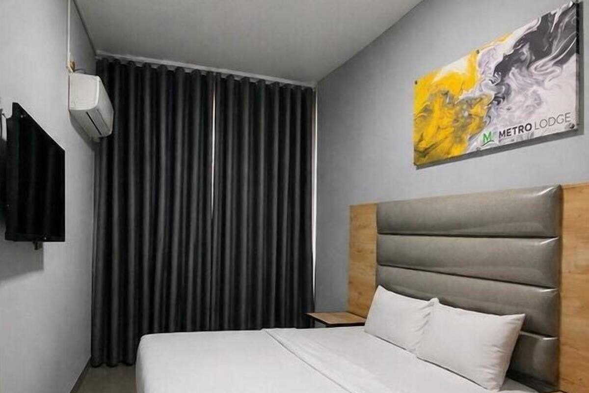 Deluxe Double Room | Iron/ironing board