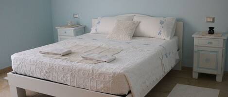 5 bilik tidur, bar mini, dihias secara berasingan