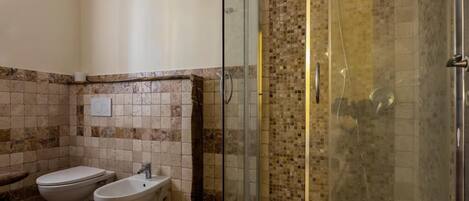 Dusche, Bidet, HandtĂŒcher