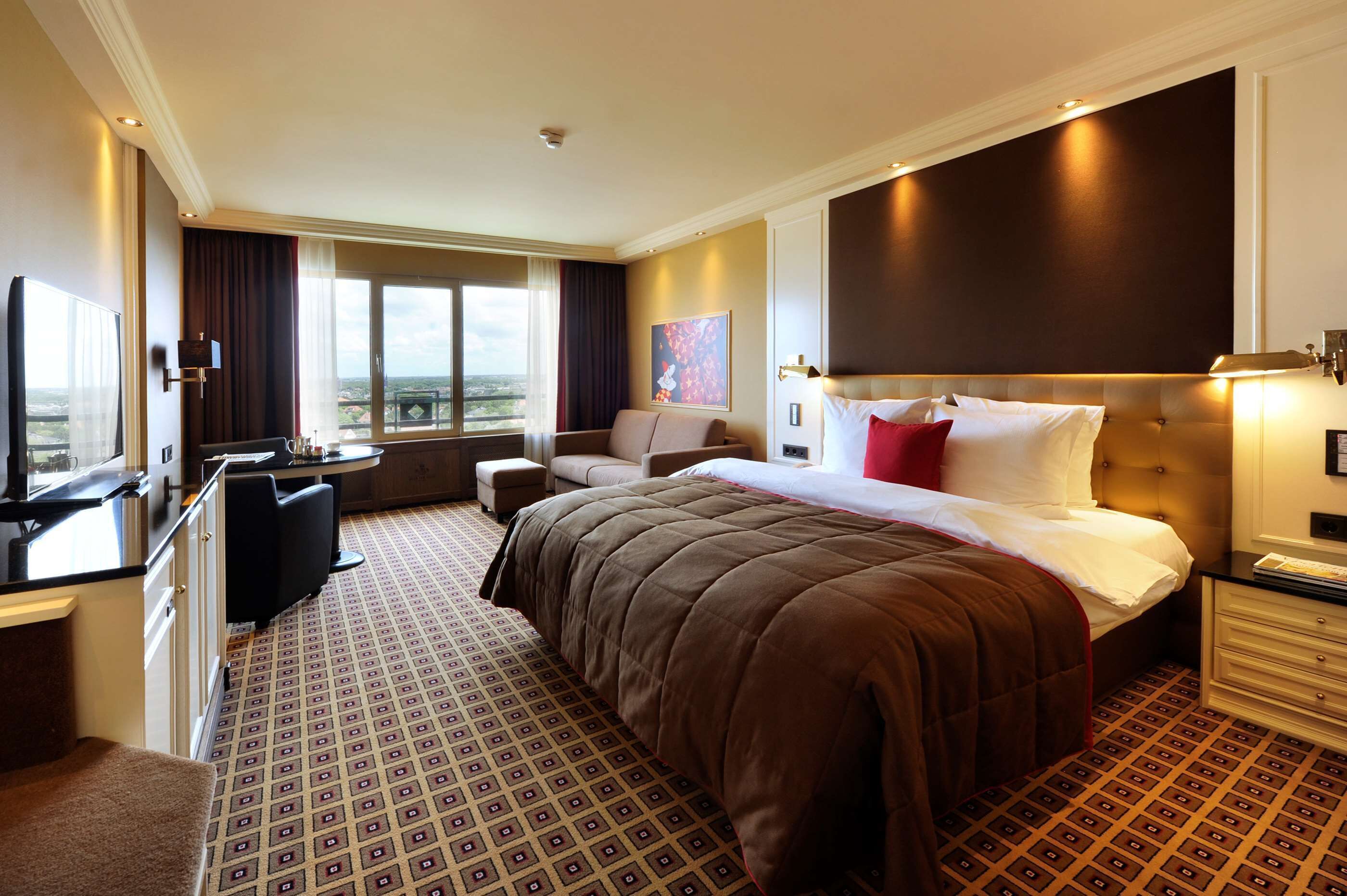 premium bedding, minibar, in-room safe, desk