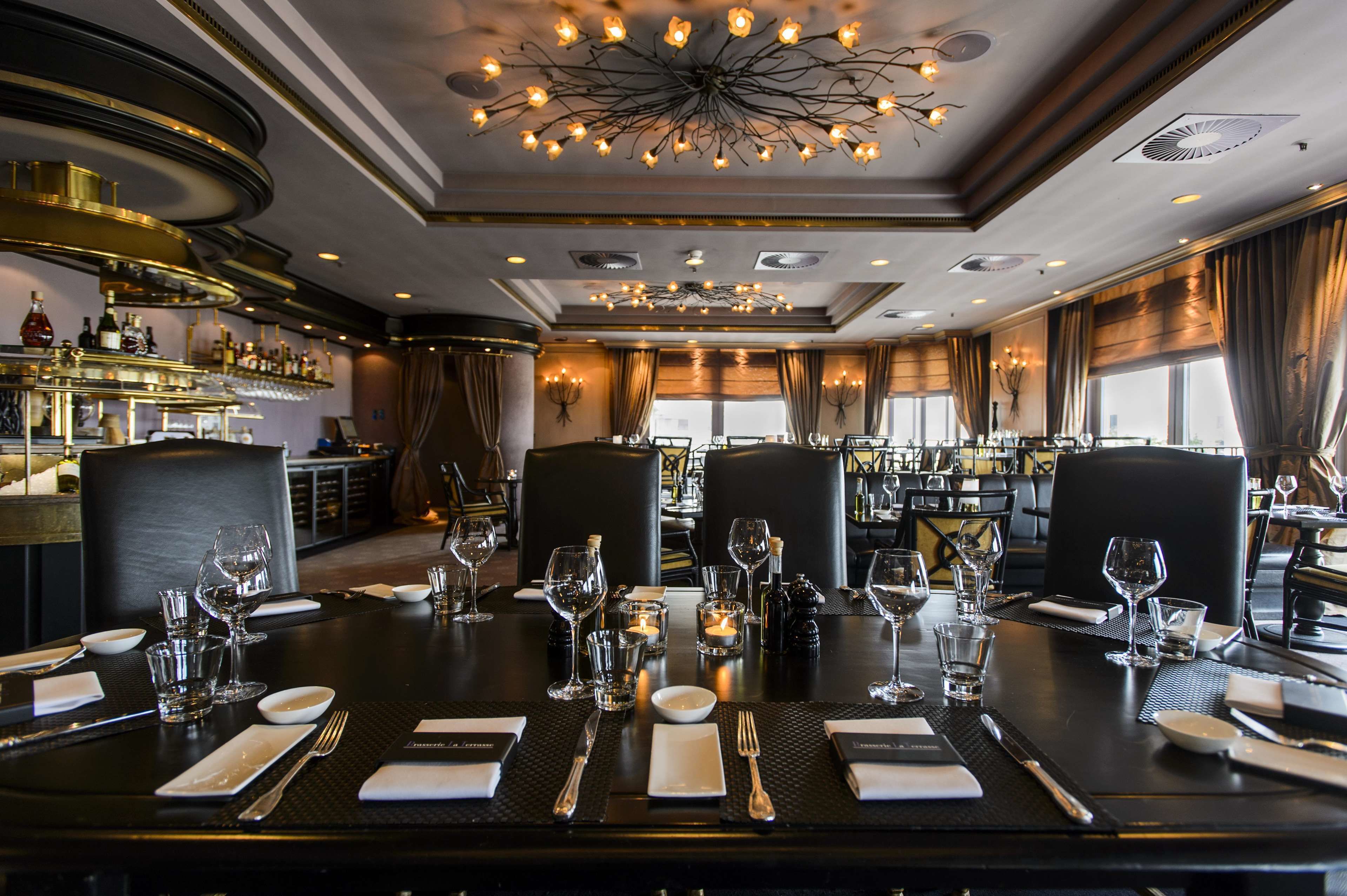 3 restaurants, lunch, dinner served; french cuisine