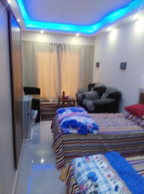 Triple Room, 1 Bedroom | Living room