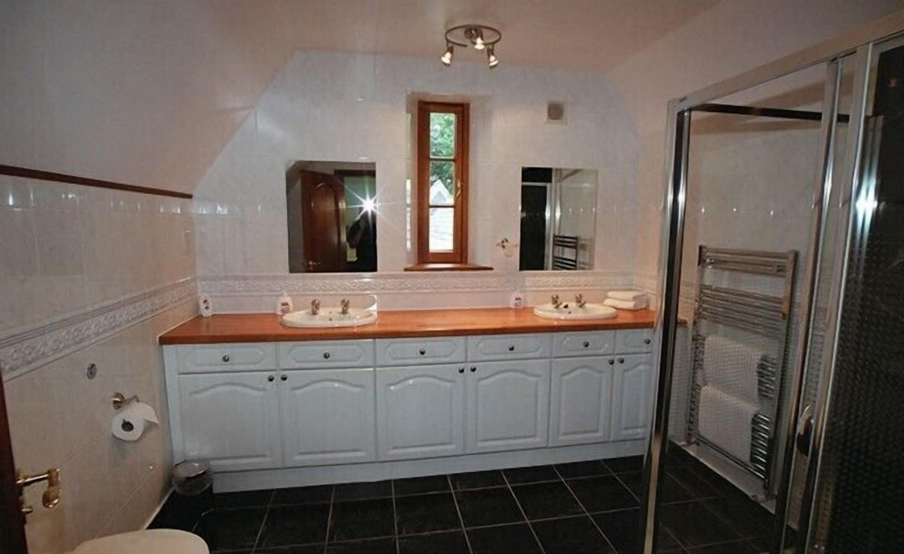 Cottage | Kamar mandi | Kombinasi shower/bathtub dan perlengkapan mandi gratis