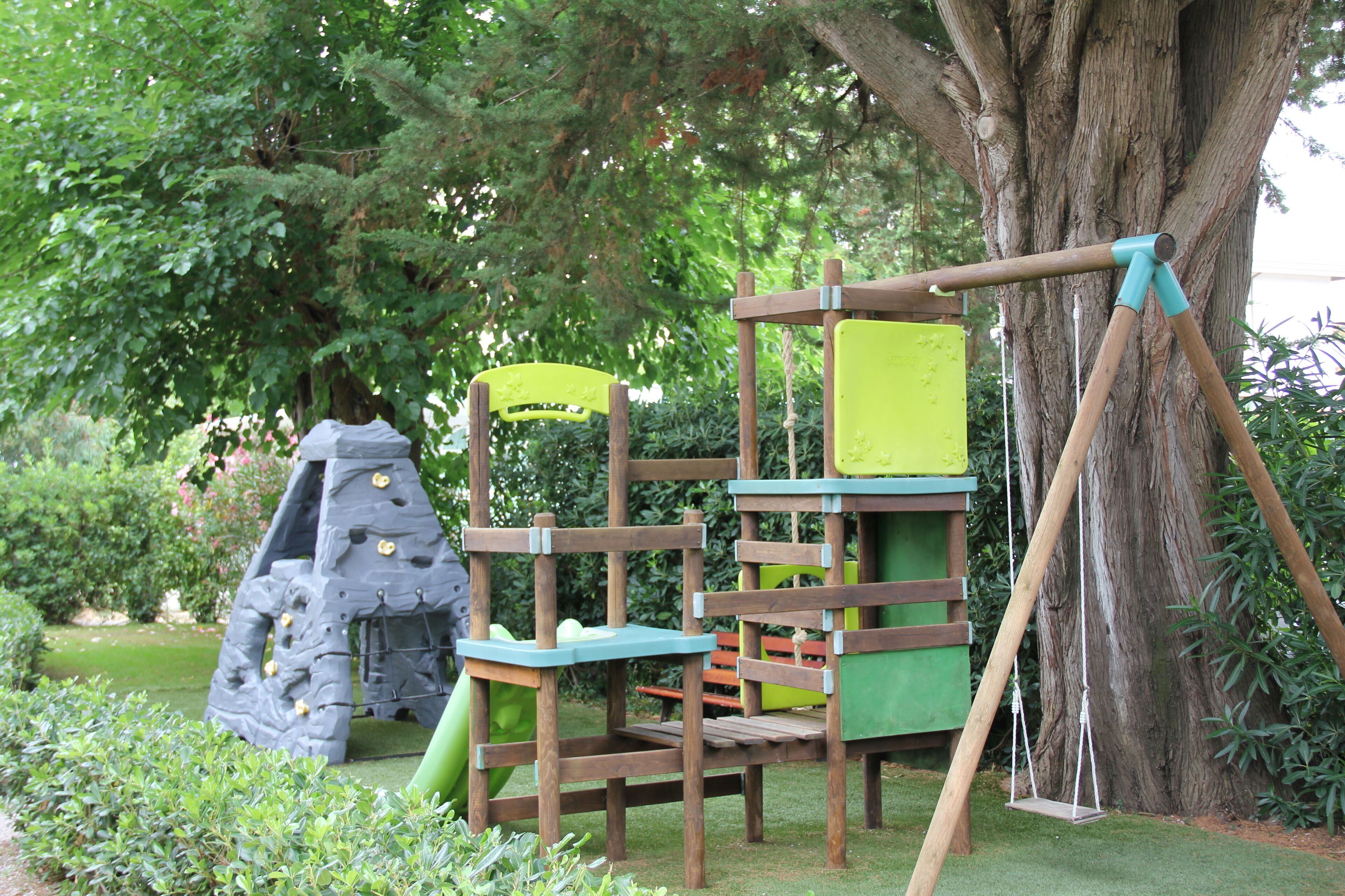 Children’s play area – outdoor