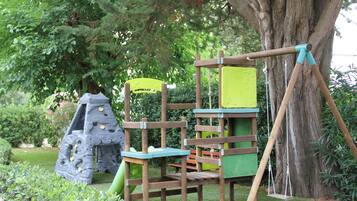 Children’s play area – outdoor
