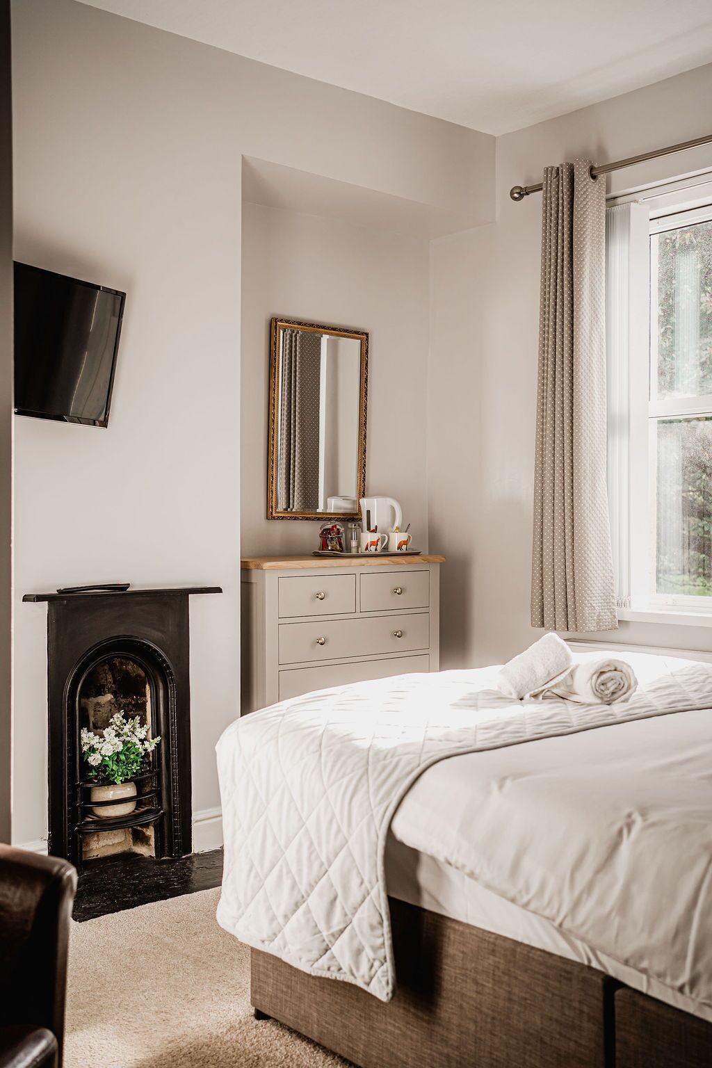 Phòng đôi phong cách cổ điển, có phòng tắm riêng