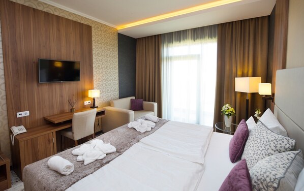 Standard-Dreibettzimmer | Hochwertige Bettwaren, Pillowtop-Betten, Minibar, Zimmersafe