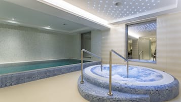 Indoor spa tub