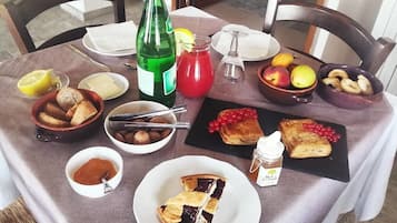 Free daily local cuisine breakfast