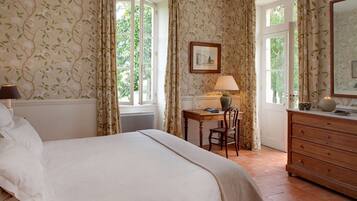 Chambre Double Supérieure, salle de bains attenante, vue jardin