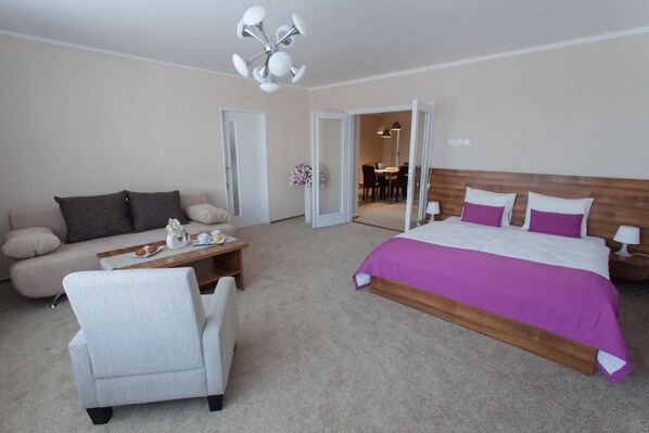 奢华公寓, 2 间卧室 | 办公桌、隔音、免费婴儿床、折叠床/加床（额外收费）