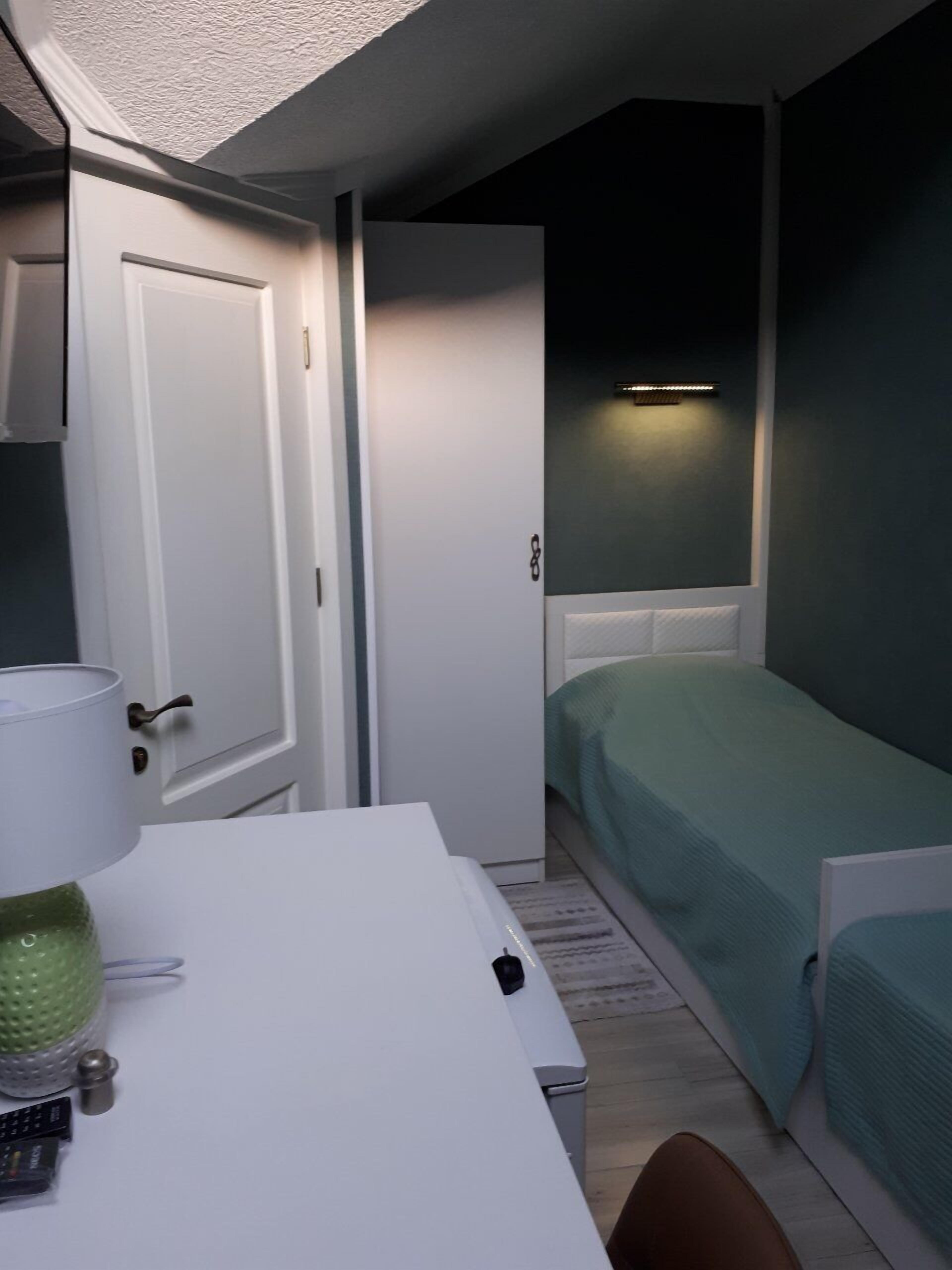 Kamar Single Ekonomi, 1 Tempat Tidur Twin | 1 kamar tidur, seprai premium, brankas, dan meja kerja