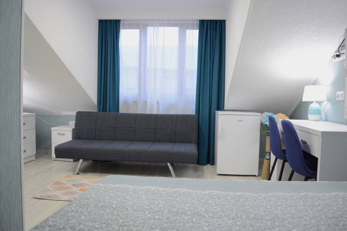 Habitación familiar | Baño | Tina y regadera independientes y amenidades de baño gratuitas 