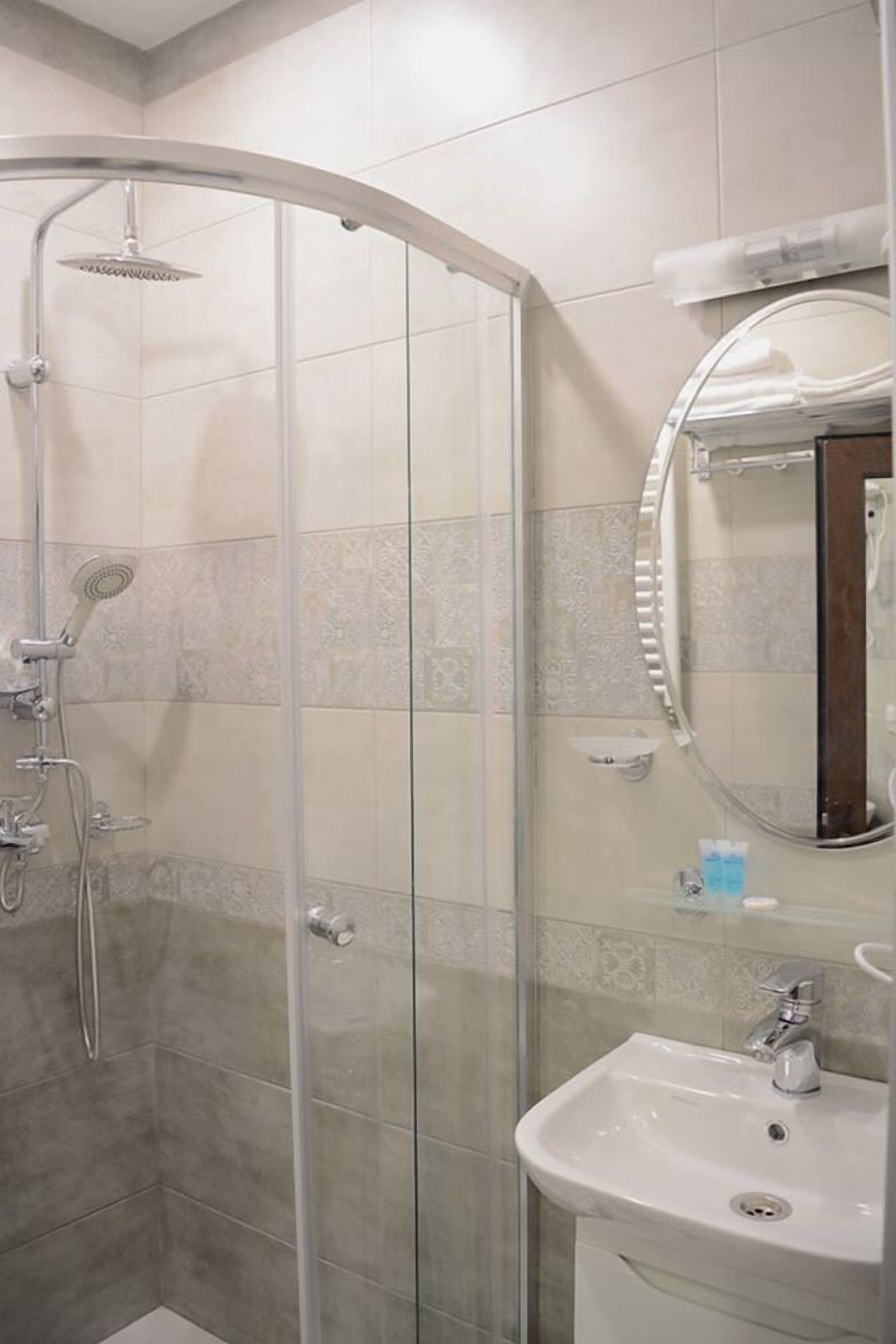 Family Room | Bilik Mandi | Tab mandi dan pancuran berasingan, kelengkapan dandanan diri percuma 