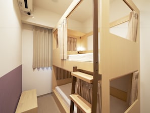 A bunk bed room with a wooden frame, a small desk, and a window with curtains. - The Pocket Hotel Kyoto Shijokarasuma (Kyoto)