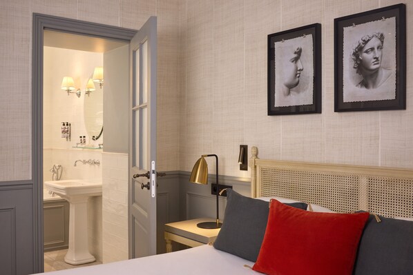 Classic Double Room - Charles V (Paris)