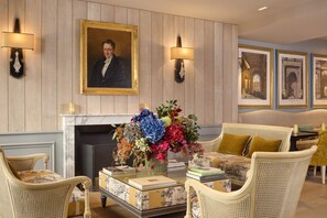Reception - Charles V (Paris)