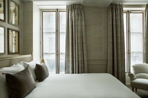 Superior Room | In-room safe, blackout drapes, soundproofing, iron/ironing board - Charles V (Paris)