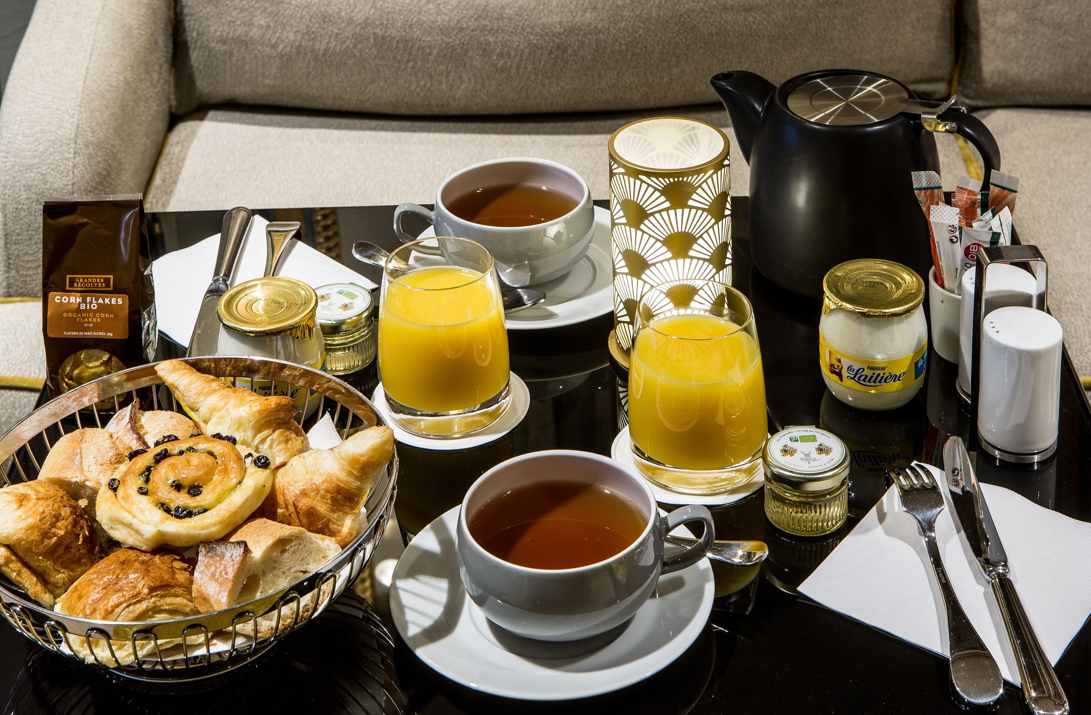 daily buffet breakfast (eur 22 per person)