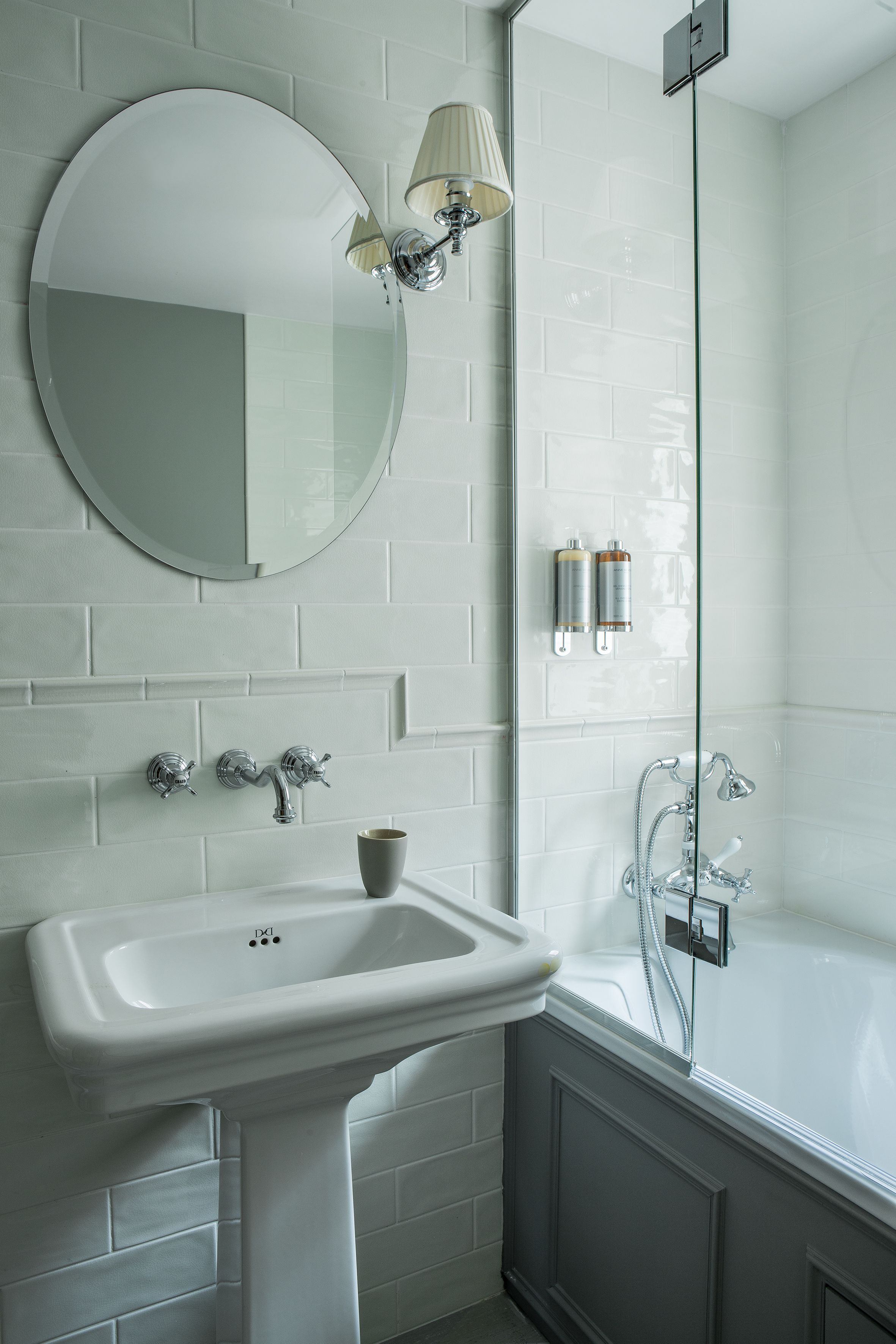 deluxe room | bathroom | free toiletries, hair dryer, bathrobes, slippers