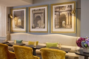 Restaurant - Charles V (Paris)
