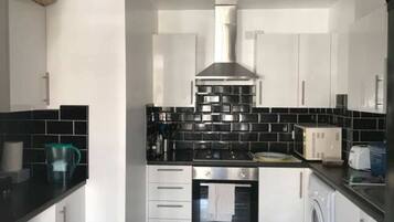 Apartment, 1 Bedroom | Private kitchen | Microwave, oven, stovetop, electric kettle