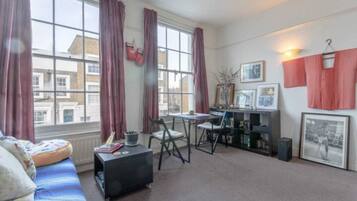 Apartamento, 1 quarto | Sala de estar