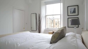 Unclassified image, 4 of 20, button - Stylish 2 Bedroom Bruntsfield Apartment in Edinburgh (Edinburgh)