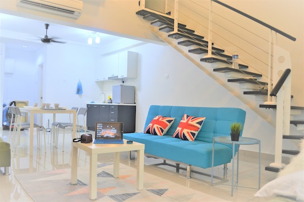 Duplex família, várias camas, vista para a cidade | 1 quarto, cofres nos quartos, escrivaninha