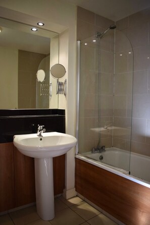Apartment (2 Bedrooms) | Bathroom