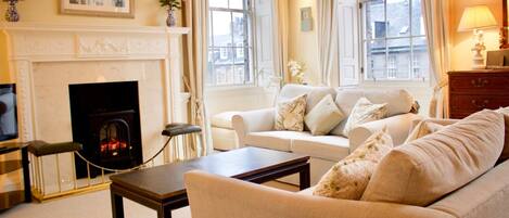 Apartment (2 Bedrooms) | Living room | TV