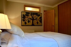 Apartment, 1 Bedroom | 1 bedroom, premium bedding, laptop workspace, iron/ironing board - Cozy Ballsbridge Apartment (Dublin)