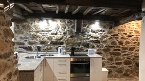 Panoramic Cottage, 2 Bedrooms, River View, Mountainside | Private kitchen - Casa Campacinas (Panton)
