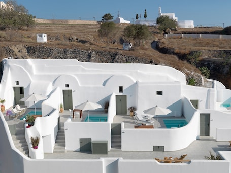 Terrace/patio. Drops Cave Houses