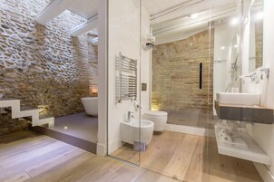 Camera Deluxe, vasca da bagno (La Loggia) | Biancheria da letto di alta qualità, copriletto in piuma