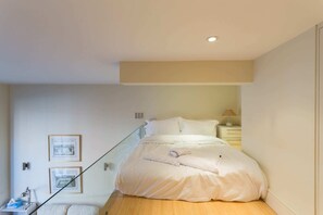 Apartment (1 Bedroom) | 1 bedroom, laptop workspace, iron/ironing board, free wired internet - Modern 1 bed Flat in Knightsbridge (London)