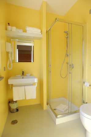 Apartment, 2 Bedrooms | Bathroom | Shower, free toiletries, hair dryer, towels