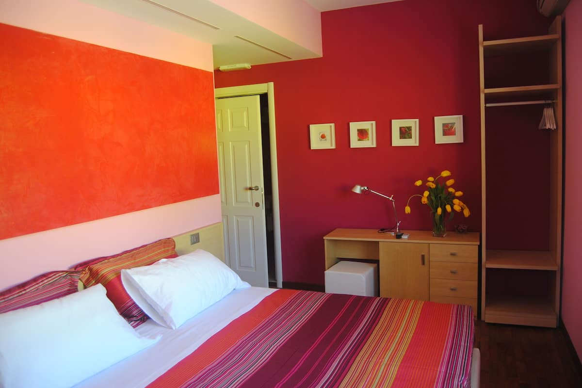 Quarto triplo | Frigobar, escrivaninha, quartos à prova de som, Wi-Fi de cortesia