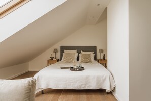 Loftsleilighet | 2 soverom, skrivebord, strykejern/-brett og barnesenger (inkludert)