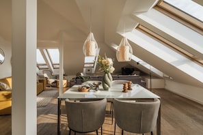 Penthouse | In-room dining - Penthouse Skyline - LoftAffair (Kraków)