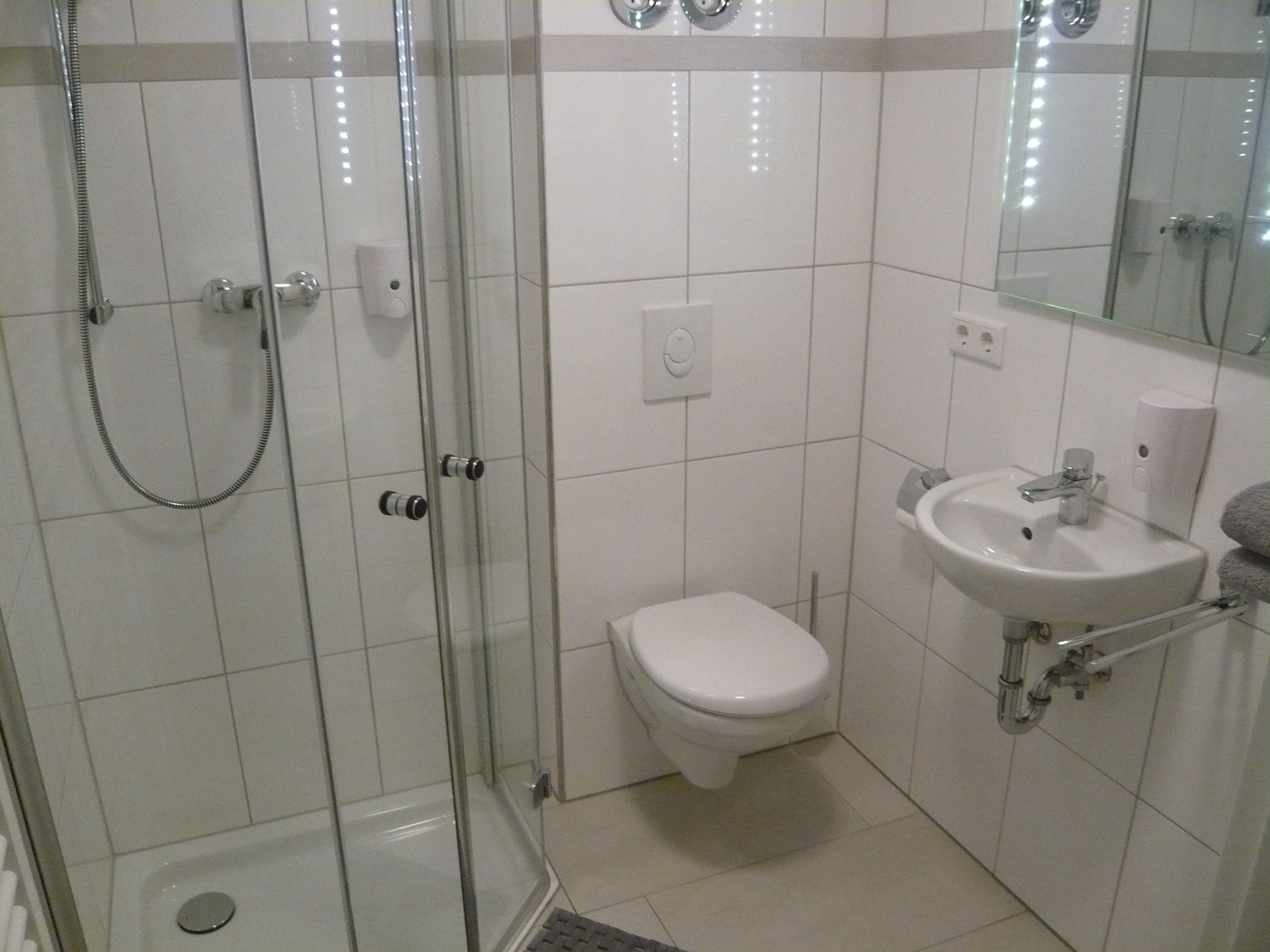 shower, rainfall showerhead, free toiletries, hair dryer