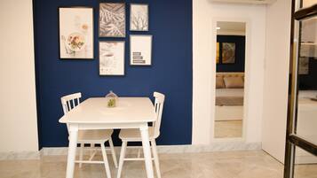 Deluxe Studio | Minibar, in-room safe, desk, soundproofing