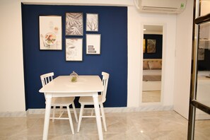 Minibar, in-room safe, desk, soundproofing - The Sargon (Ho Chi Minh City)