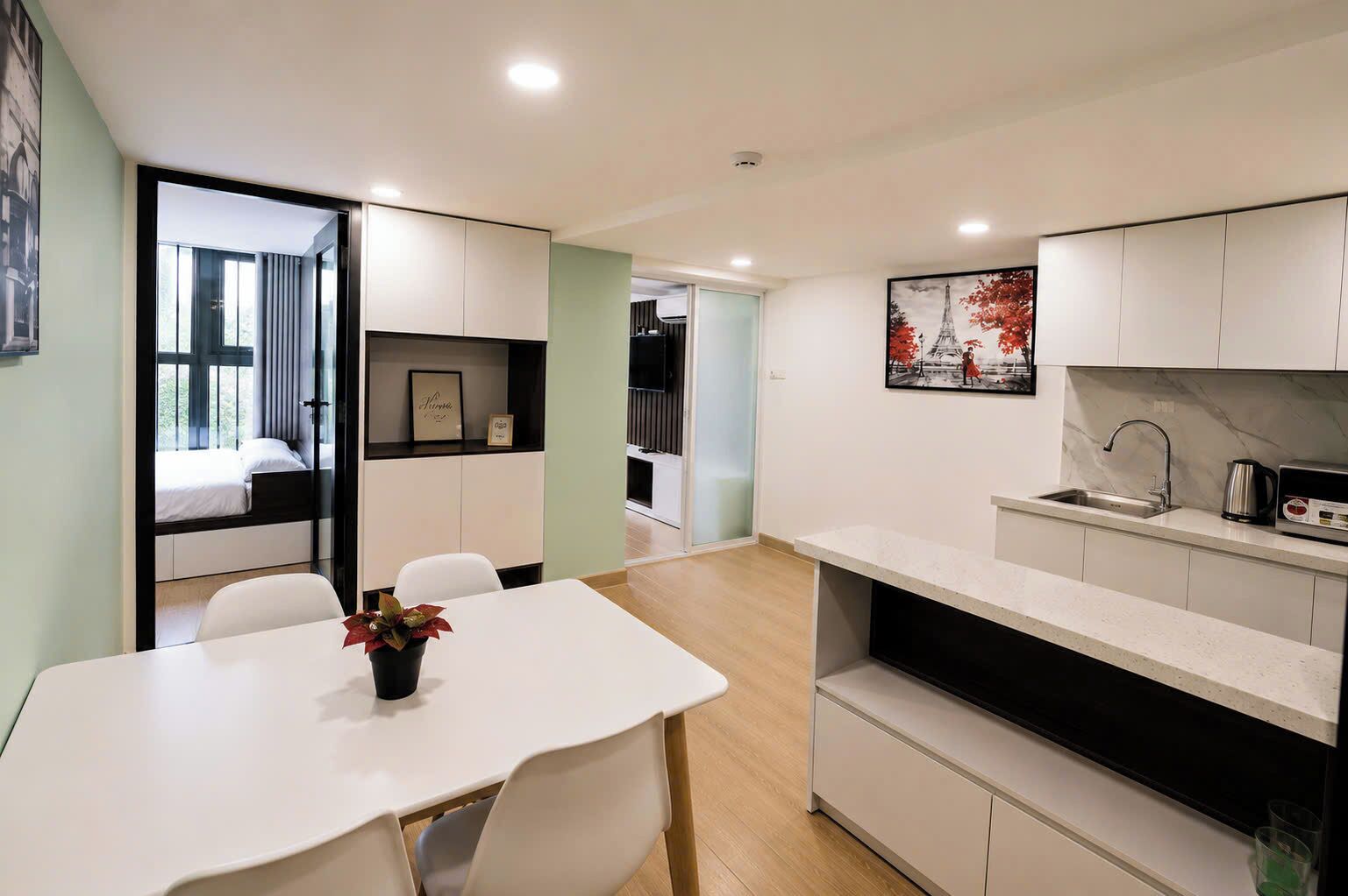 Executive Studio | Minibar, in-room safe, desk, soundproofing