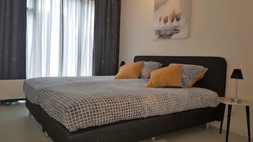 Apartemen | Brankas, tirai kedap cahaya, dan setrika/meja setrika